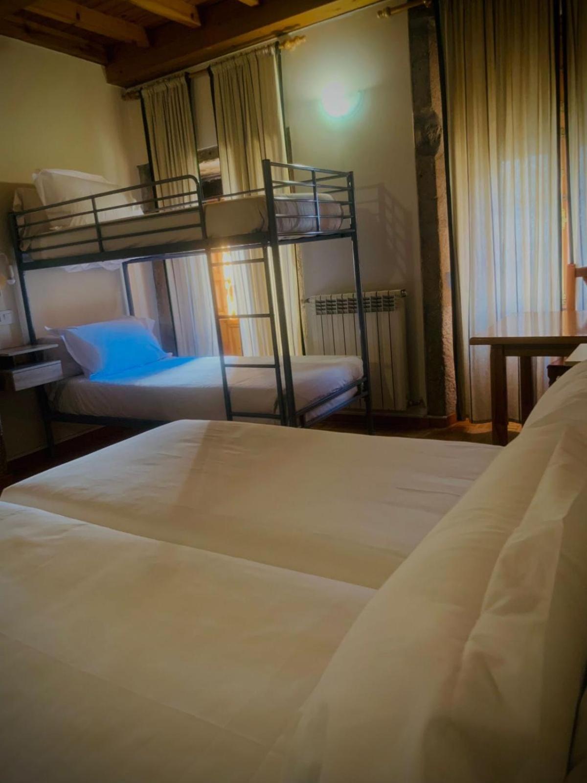 Hostal As Margaritas Santiago de Compostela Exterior photo